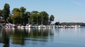 Отель Ferienwohnung am Schweriner See  Рабен-Штейнфельд